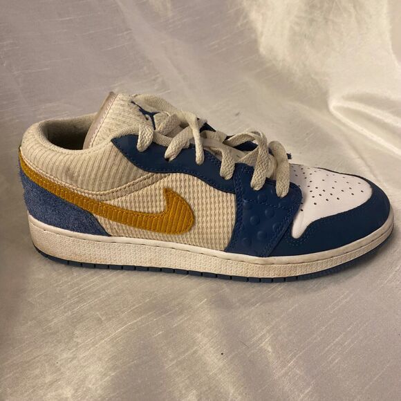 Nike Air Jordan 2022 1 Low SE GS Messy Room Sneakers Size 7 Youth Shoes - Picture 1 of 7